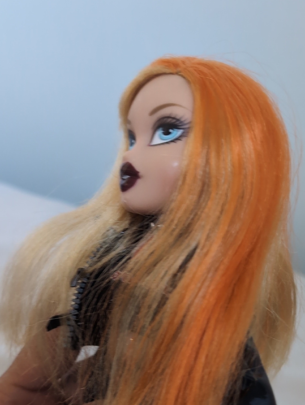 Bratz Cloe Pretty N Punk 1st Edition Fashion Doll with Black London Outfit - Picture 6 of 6